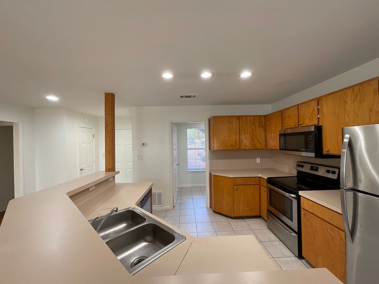 Horseshoe Bay Apartment: 400 Green Leaf