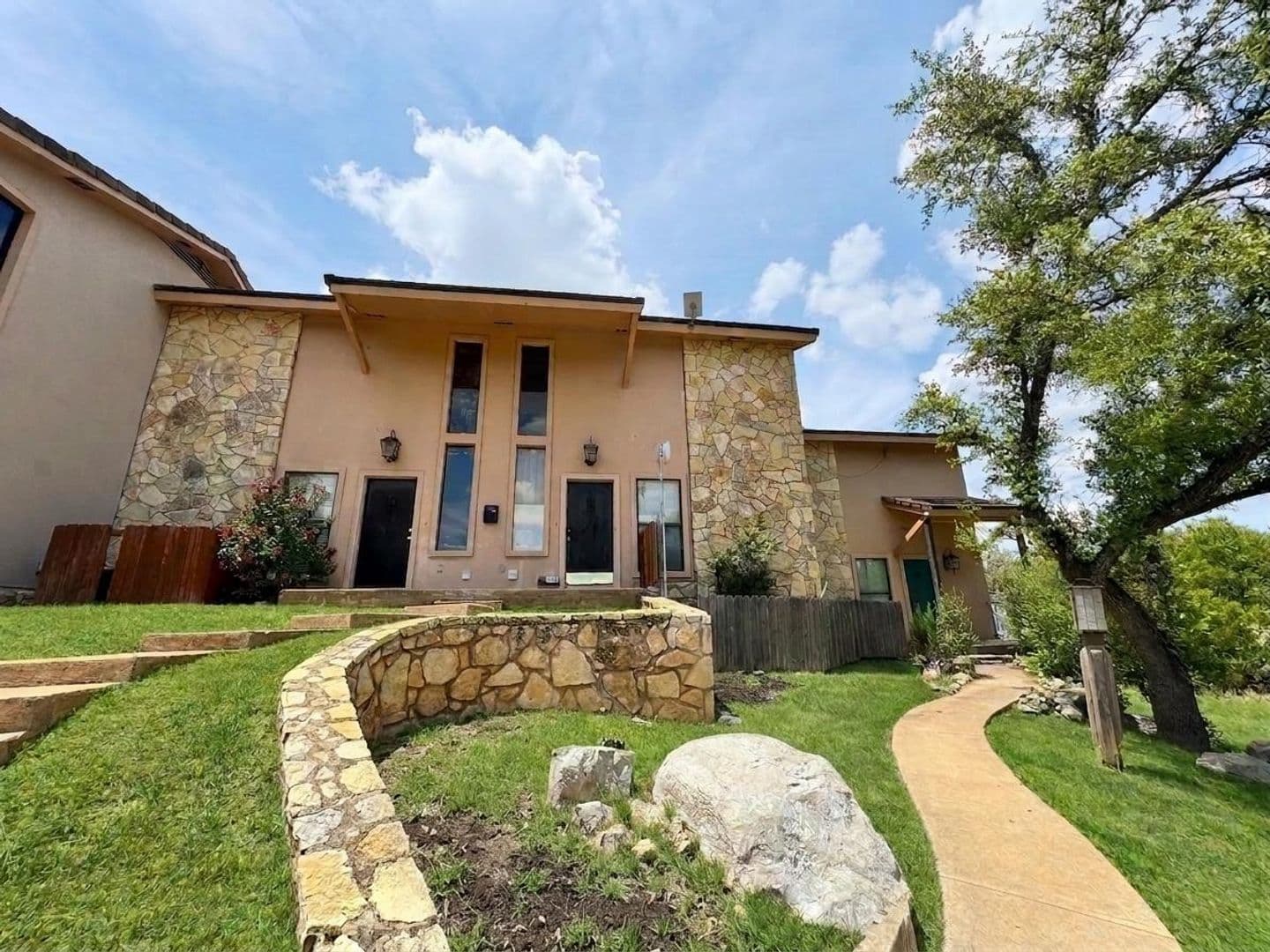 Horseshoe Bay House: 800-D Grassy Knoll