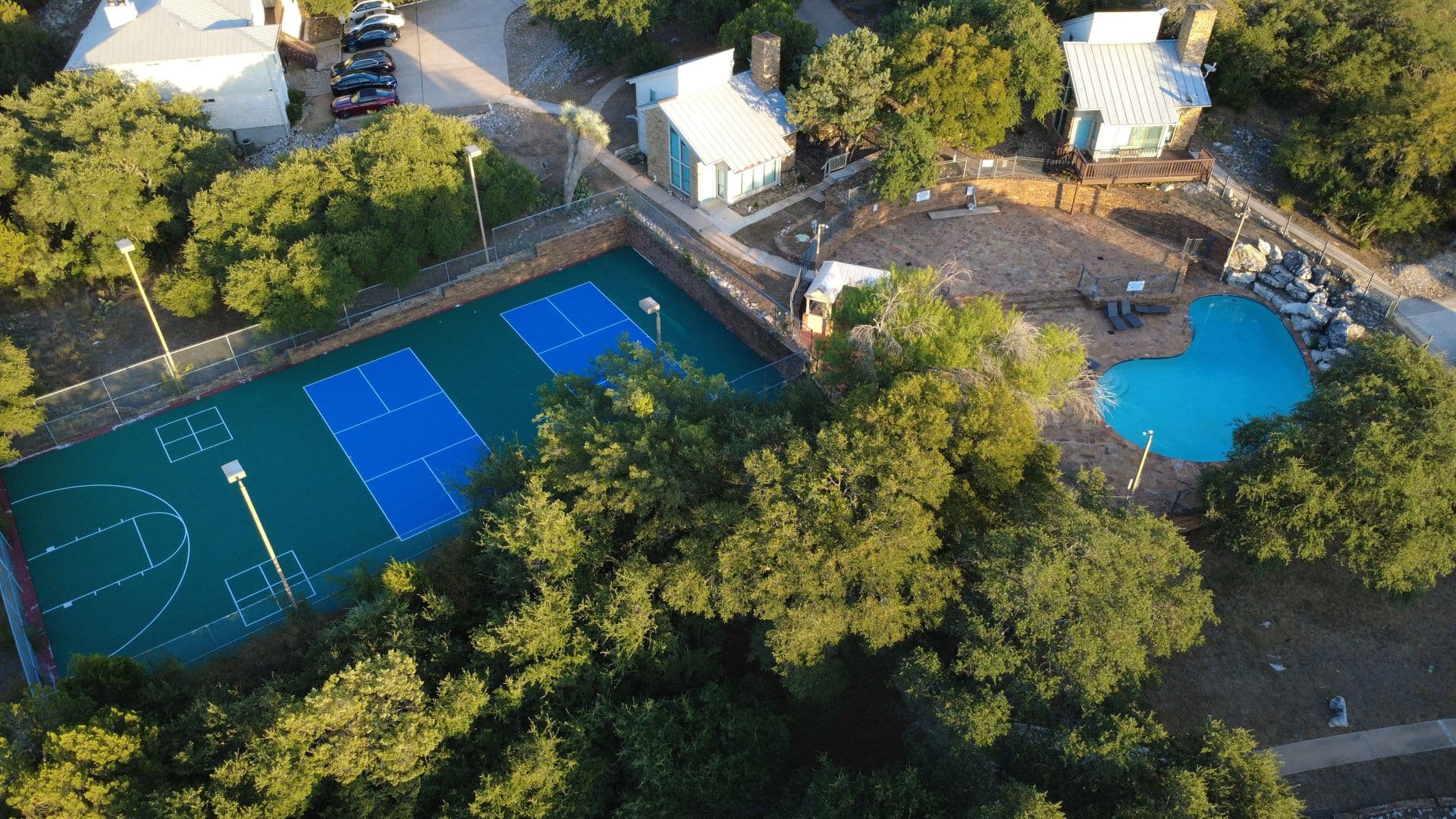 Horseshoe Bay Apartment: 400 Green Leaf