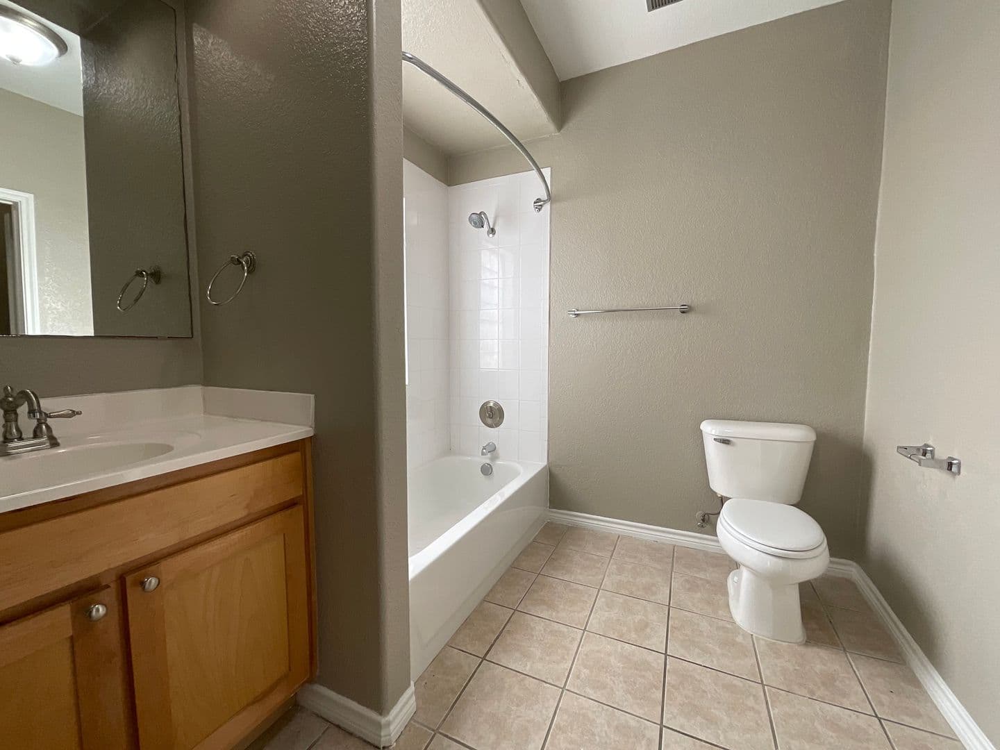 Horseshoe Bay Apartment: 400 Green Leaf