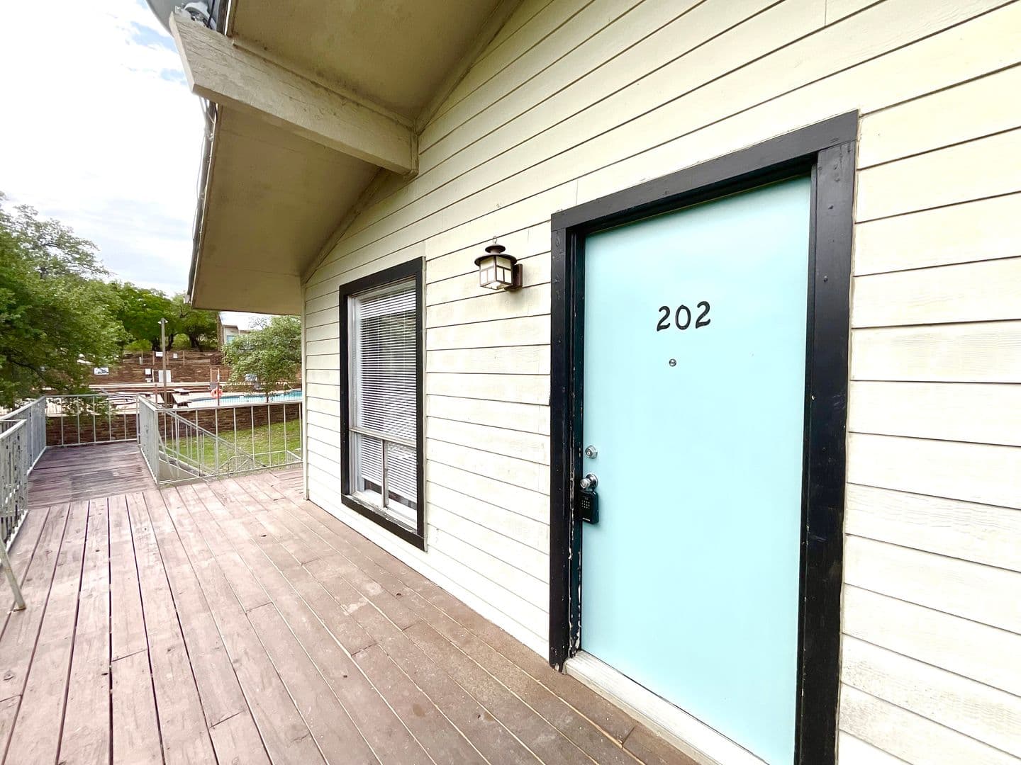 Horseshoe Bay Apartment: 400 Green Leaf