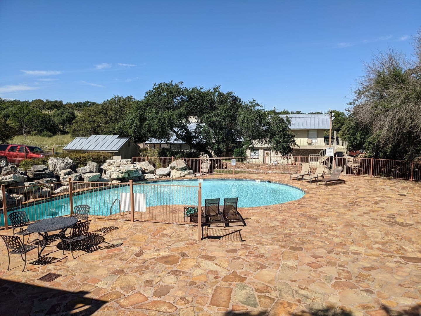 Horseshoe Bay Apartment: 400 Green Leaf