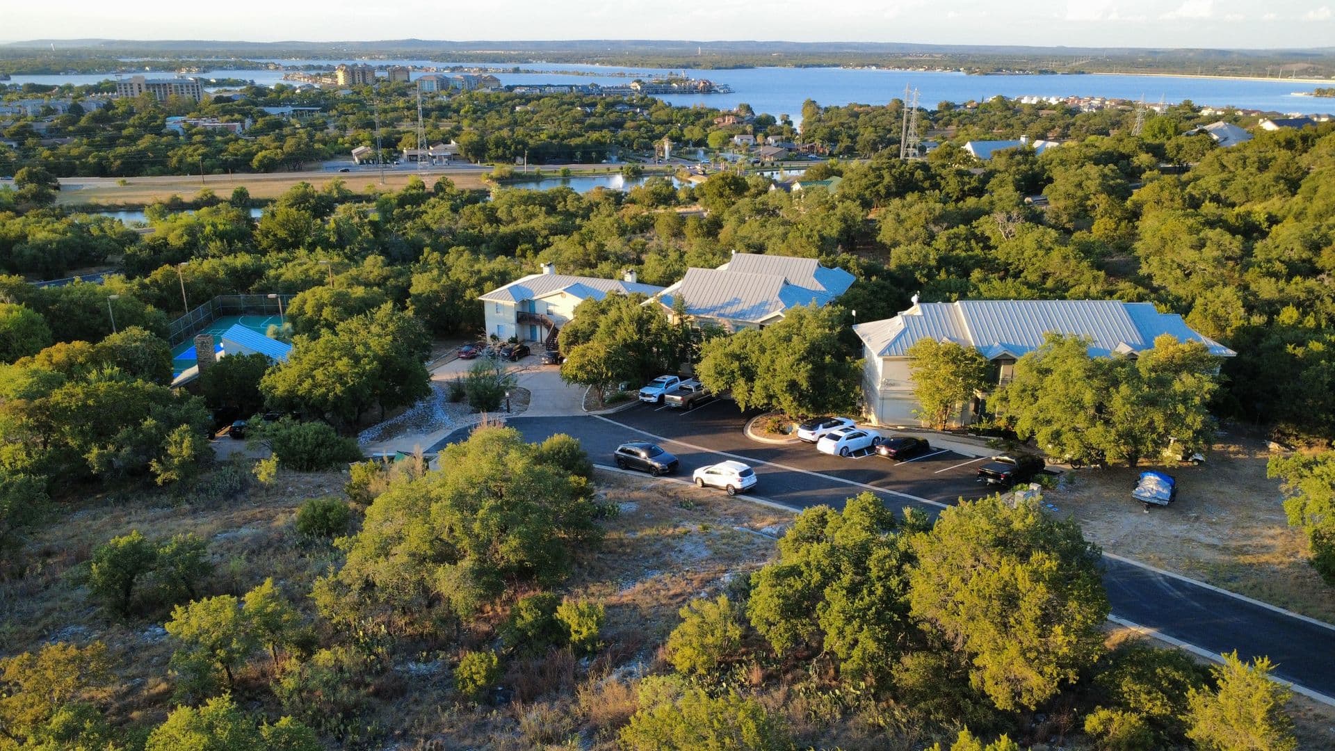 Horseshoe Bay Apartment: 400 Green Leaf