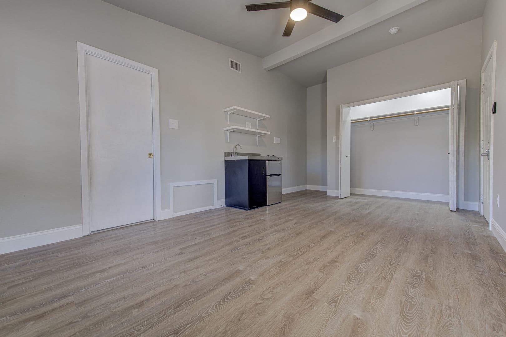 Sunrise Beach Village Apartment: 705 Sunrise Ave