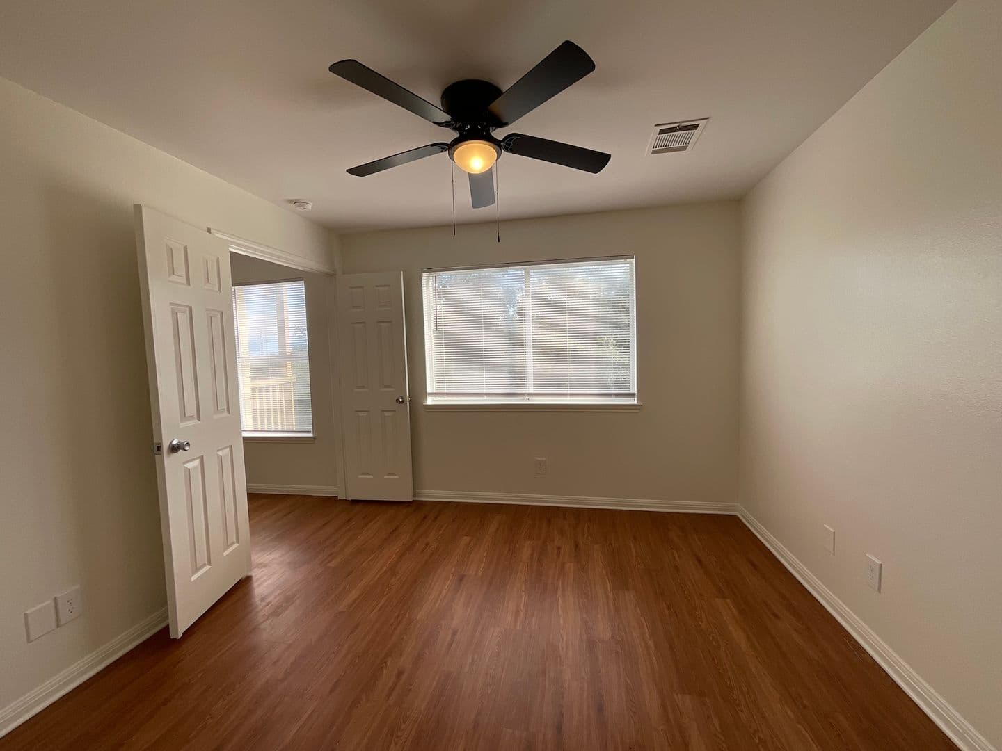 Horseshoe Bay Apartment: 400 Green Leaf