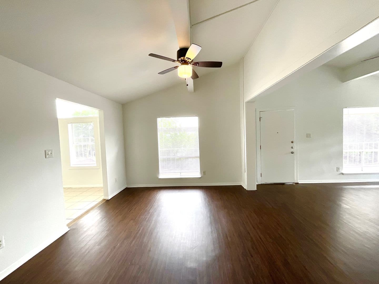 Horseshoe Bay Apartment: 400 Green Leaf