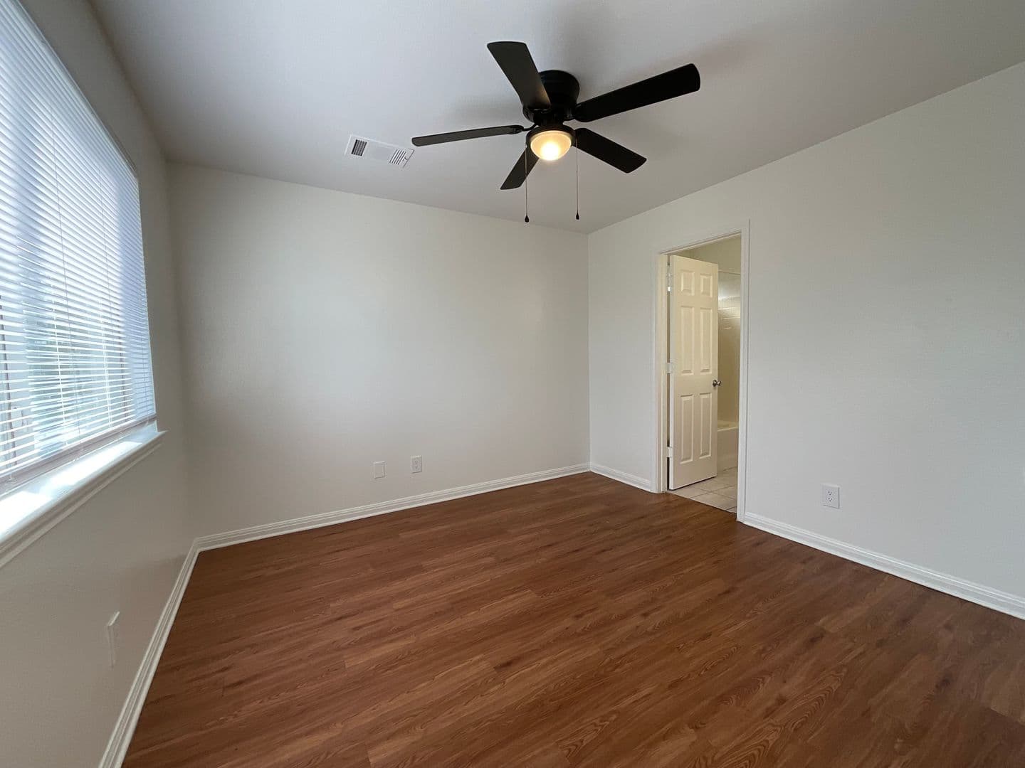 Horseshoe Bay Apartment: 400 Green Leaf