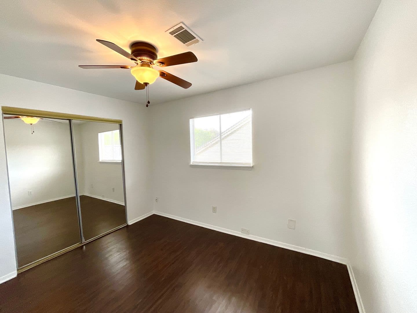 Horseshoe Bay Apartment: 400 Green Leaf