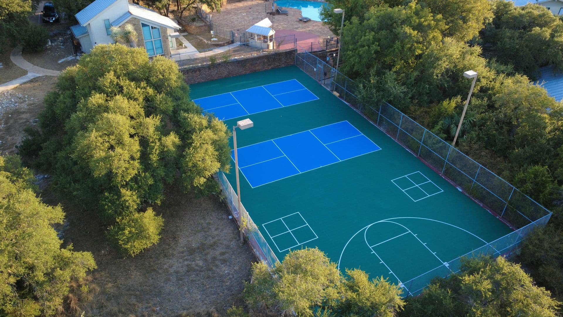 Horseshoe Bay Apartment: 400 Green Leaf