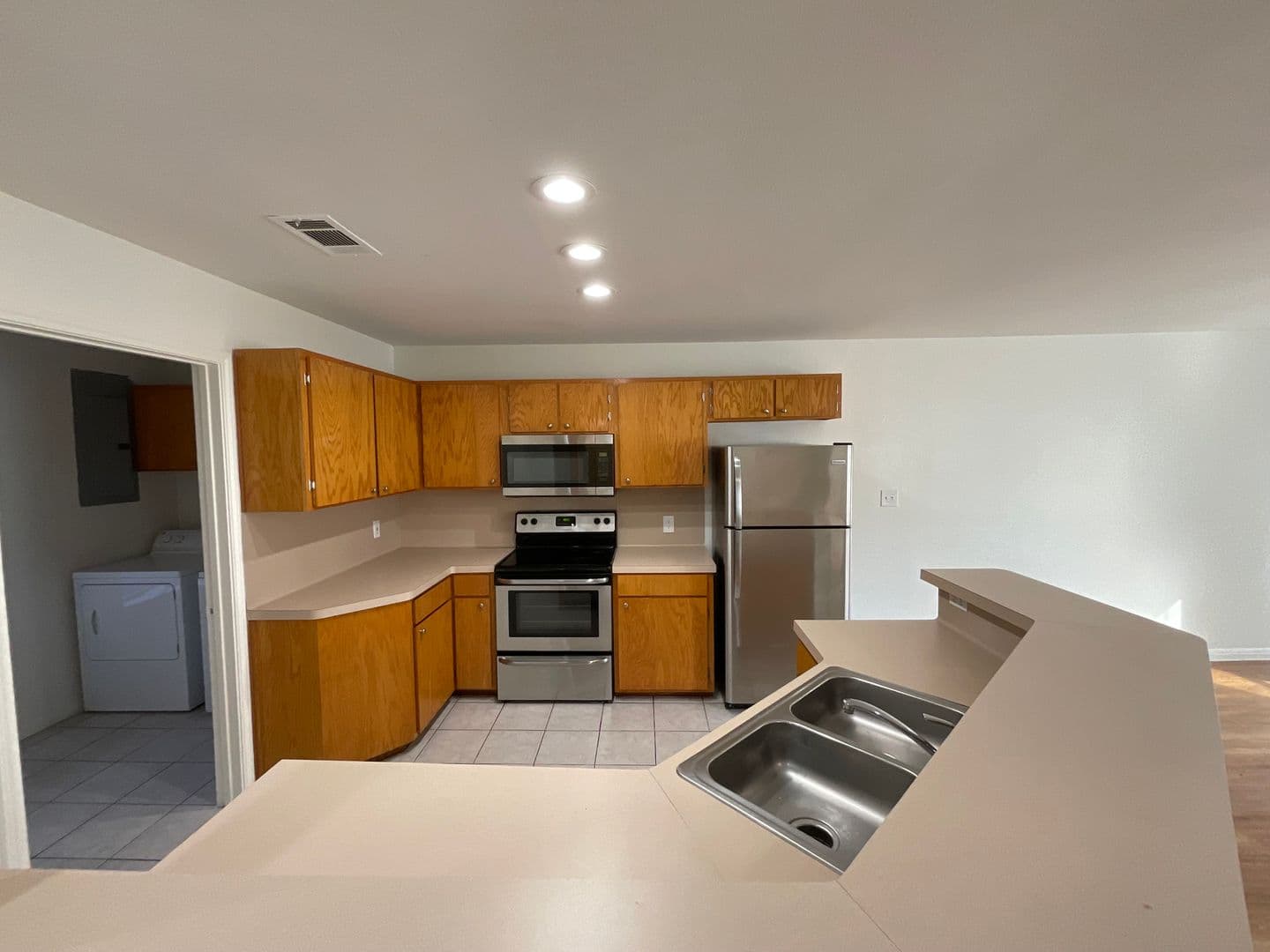 Horseshoe Bay Apartment: 400 Green Leaf