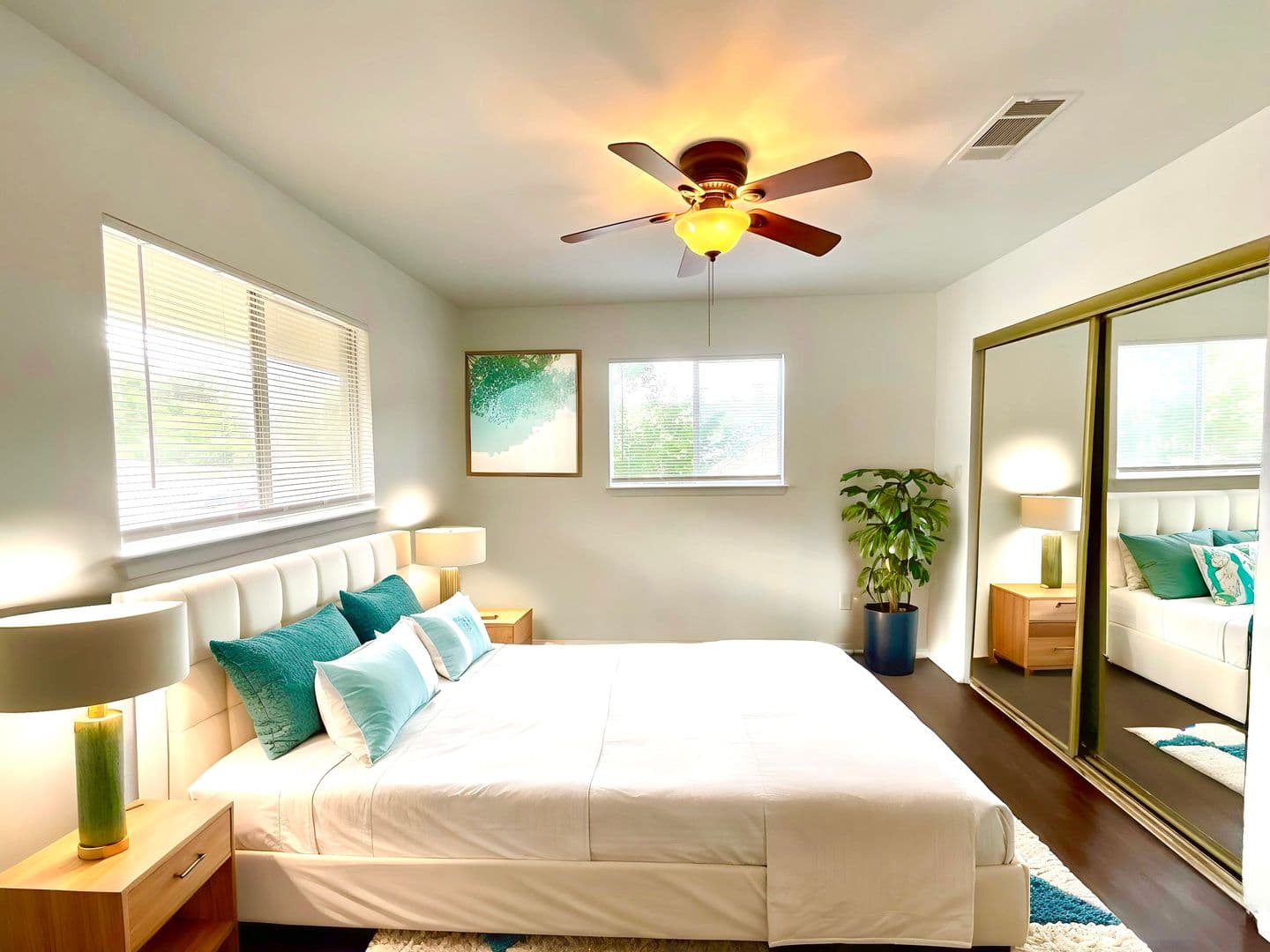 Horseshoe Bay Apartment: 400 Green Leaf