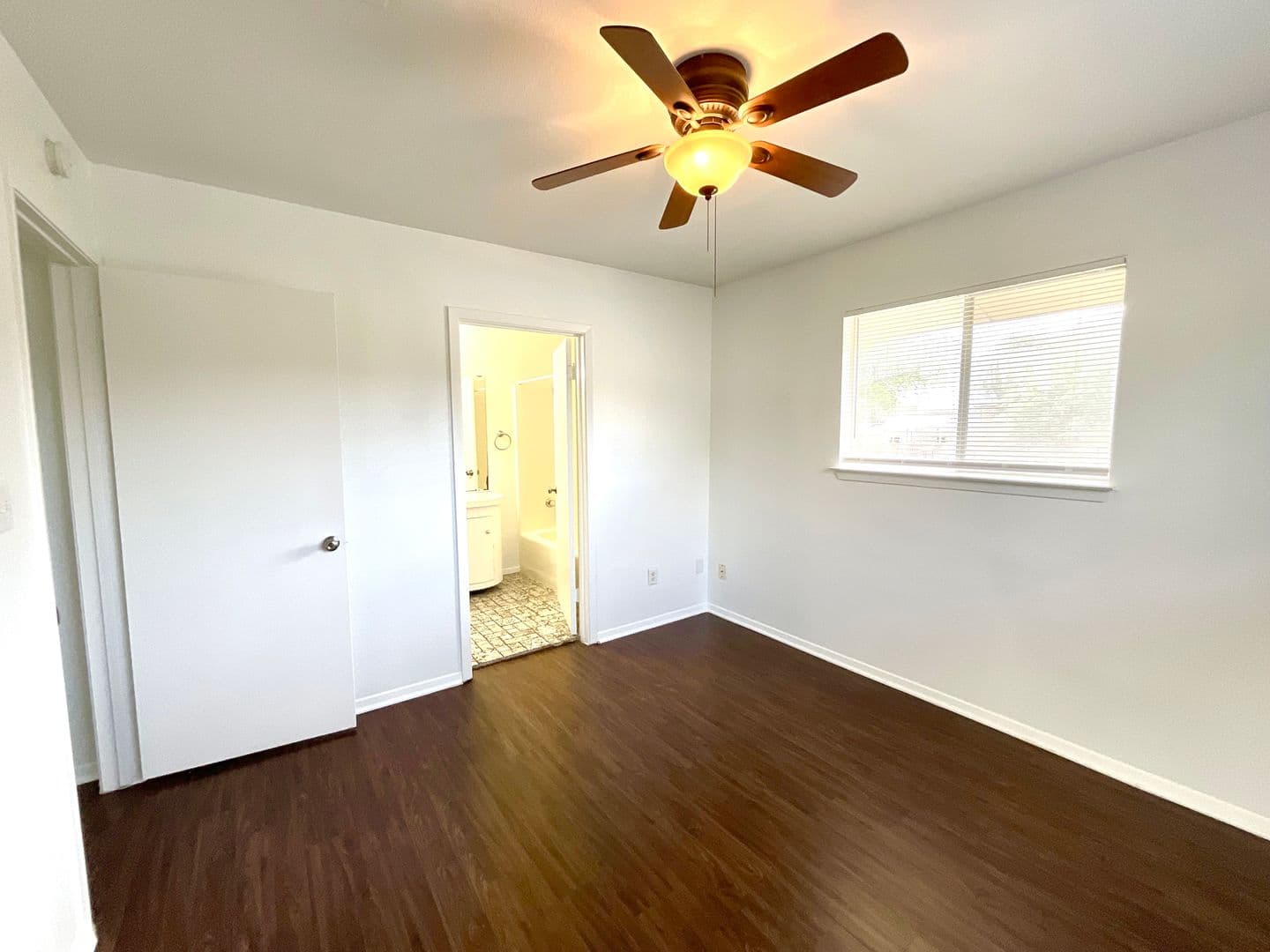 Horseshoe Bay Apartment: 400 Green Leaf