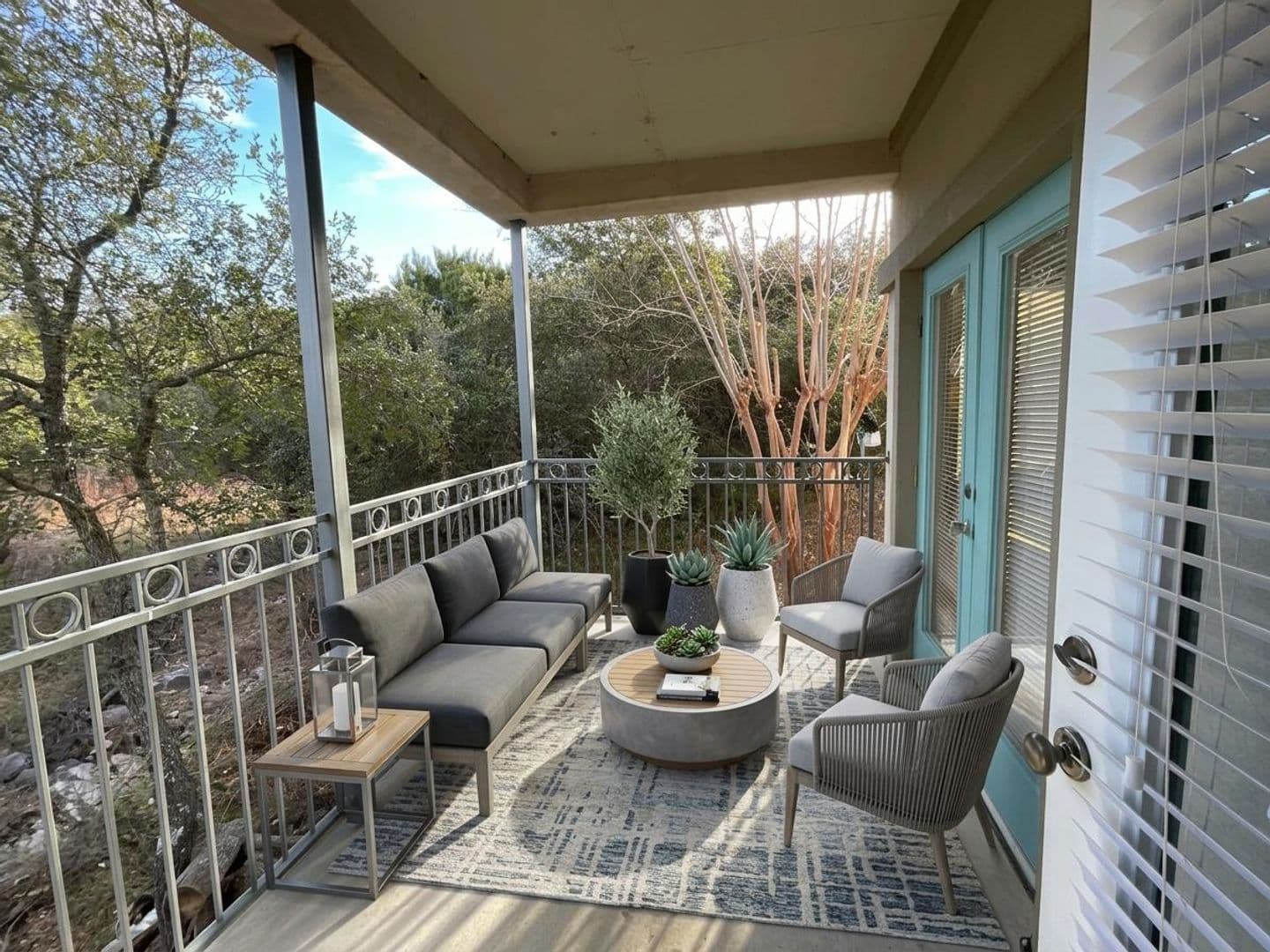 Horseshoe Bay Apartment: 400 Green Leaf