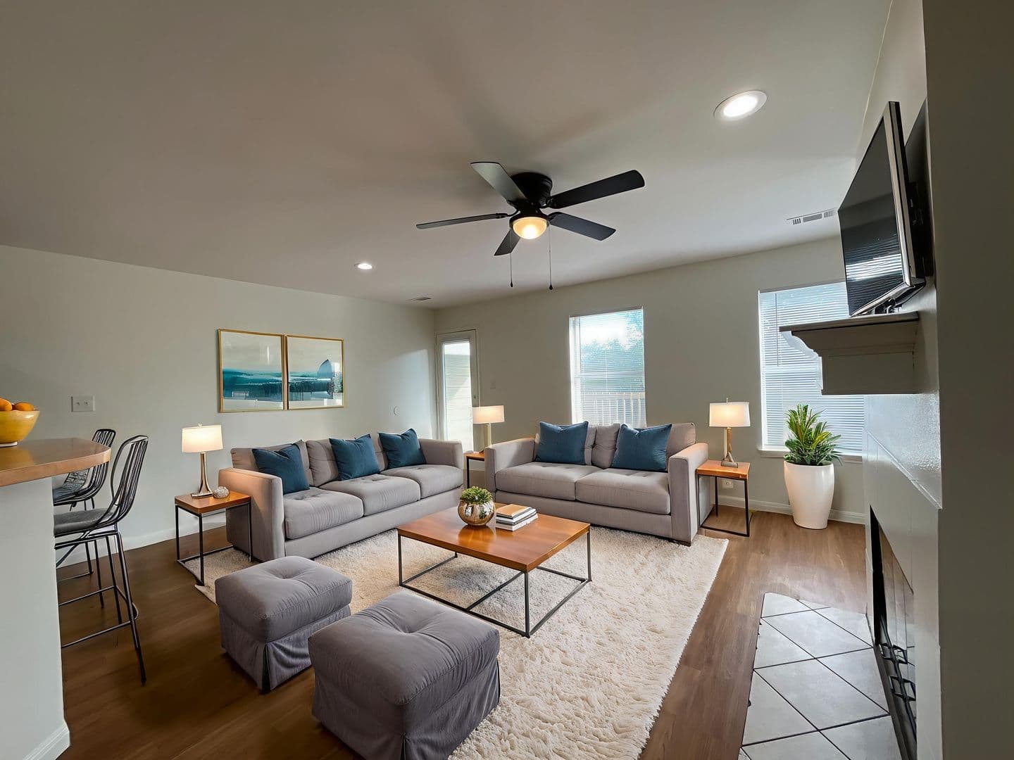 Horseshoe Bay Apartment: 400 Green Leaf