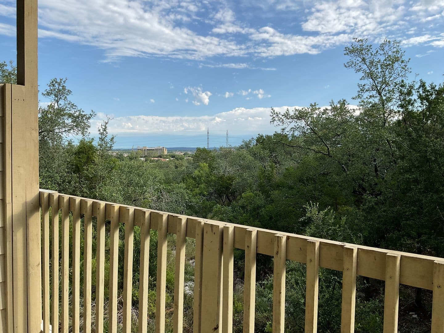 Horseshoe Bay Apartment: 400 Green Leaf
