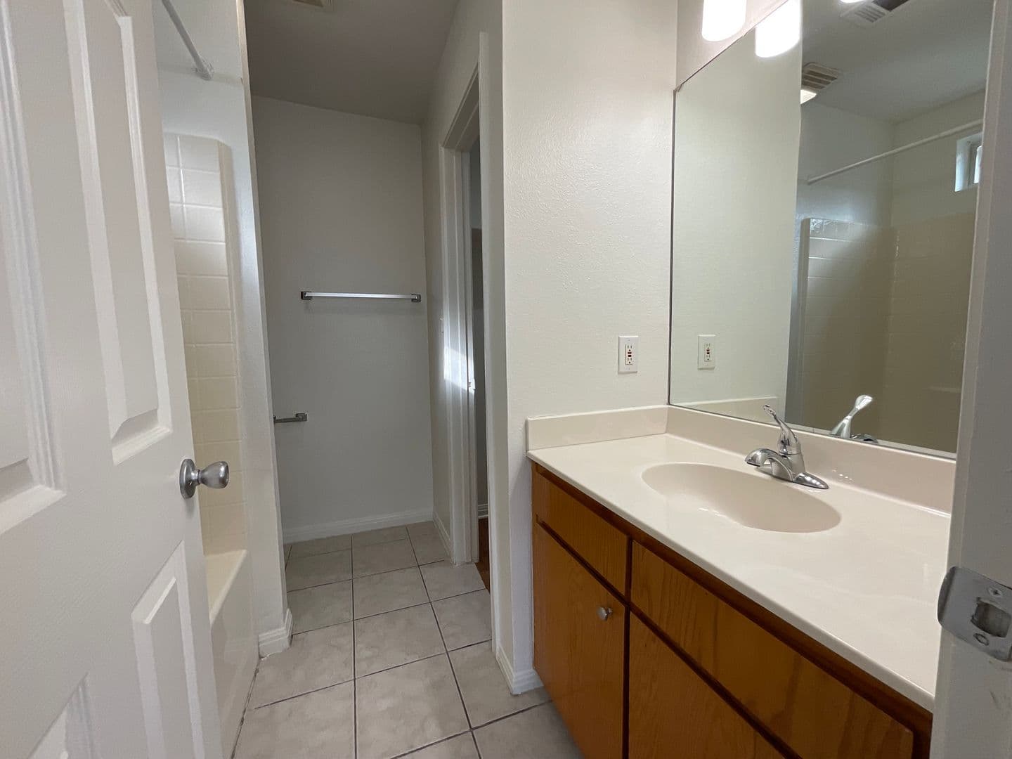 Horseshoe Bay Apartment: 400 Green Leaf