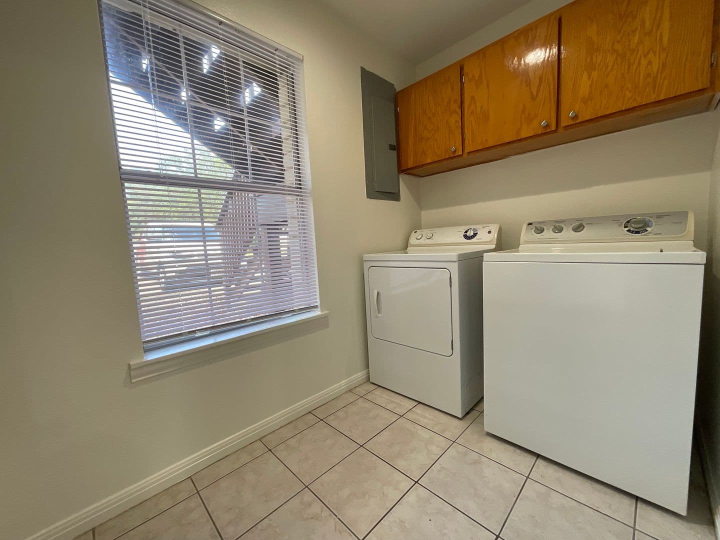 Horseshoe Bay Apartment: 400 Green Leaf