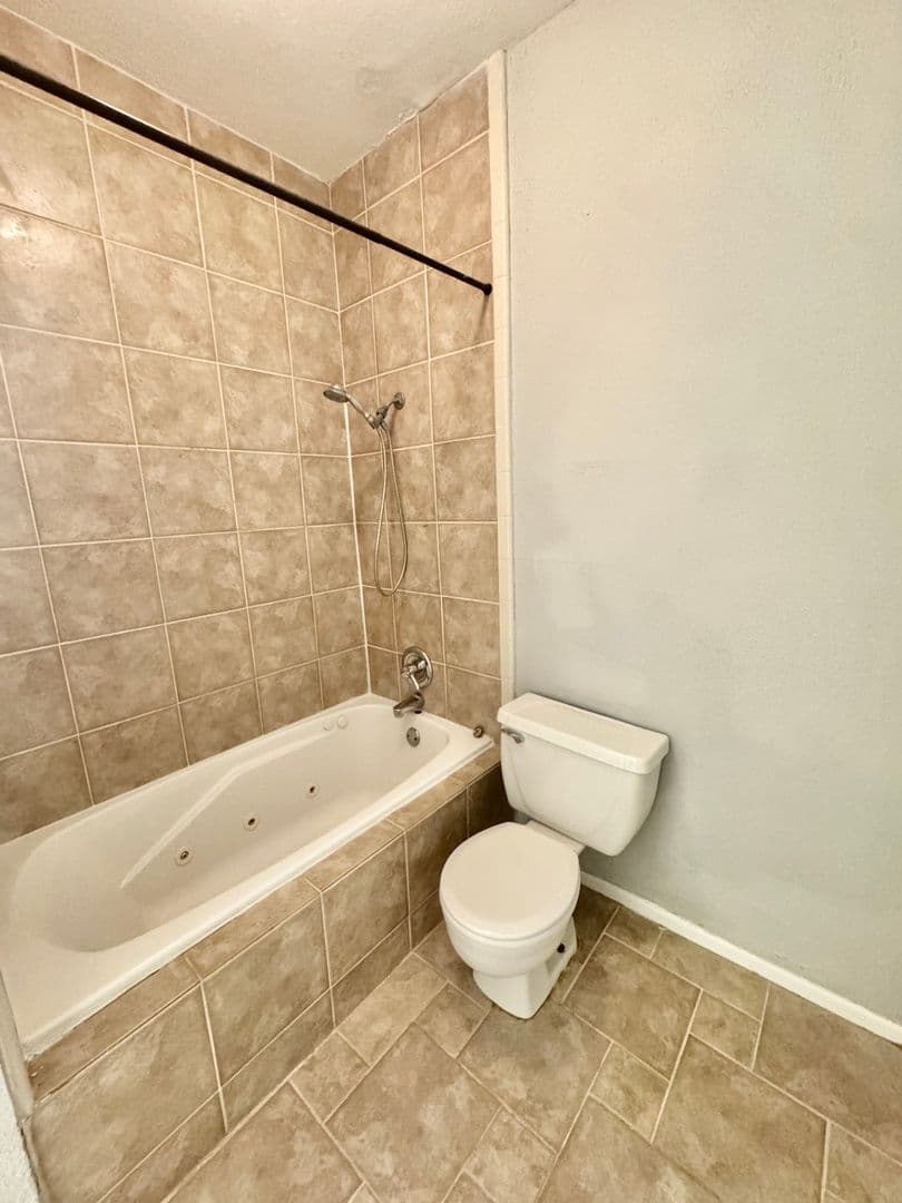 Houston Condo: 2425 Augusta Dr