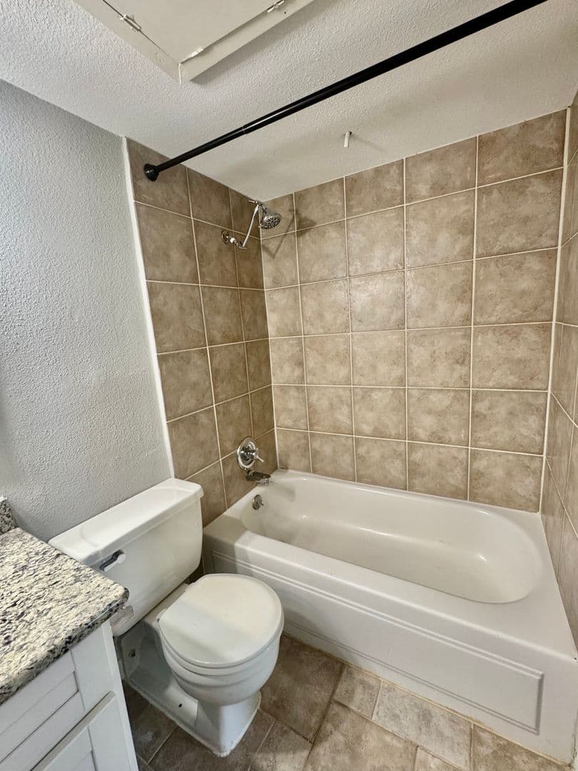 Houston Condo: 2425 Augusta Dr