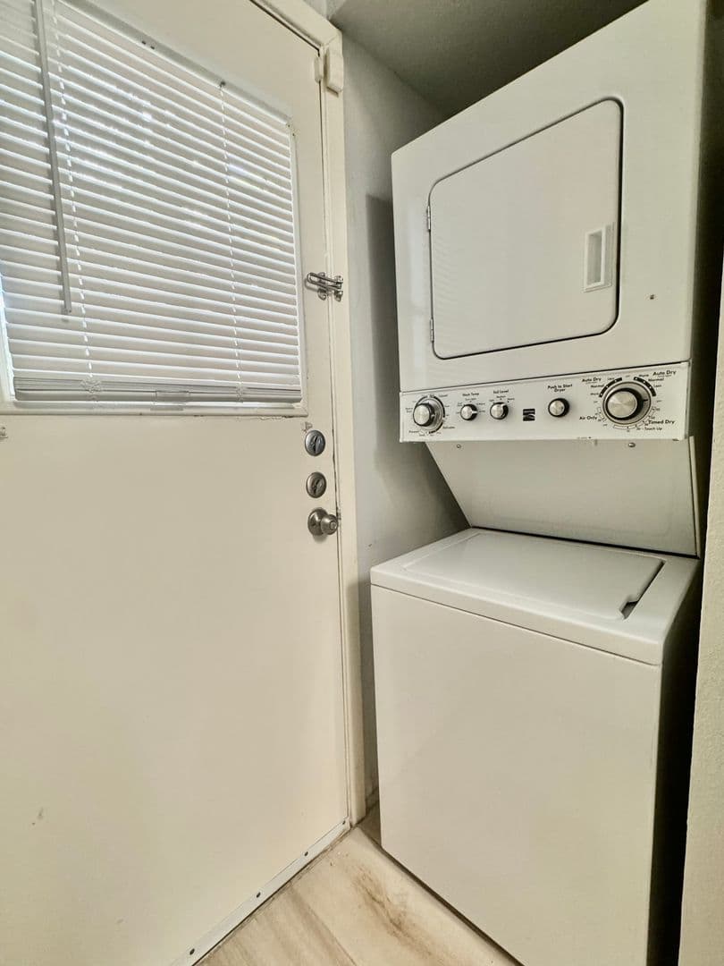 Houston Condo: 2425 Augusta Dr