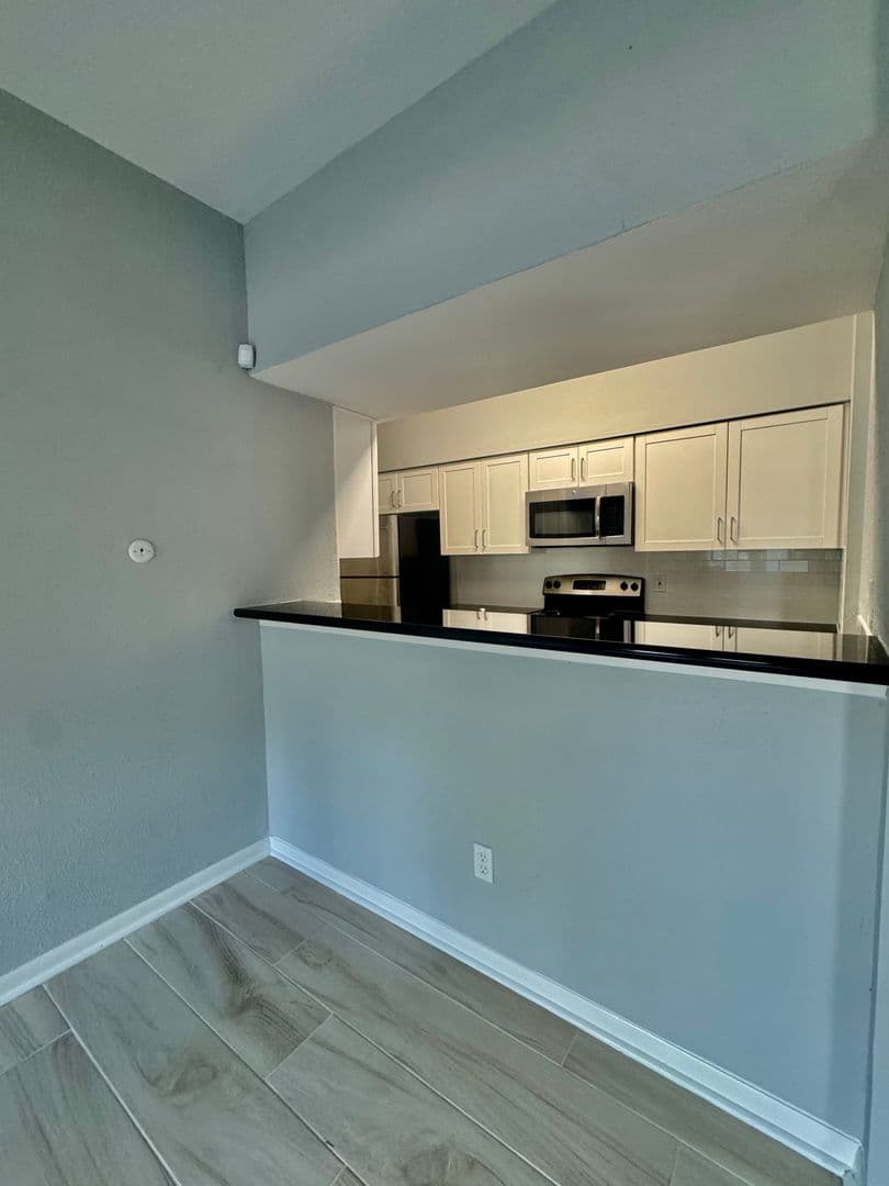 Houston Condo: 2425 Augusta Dr