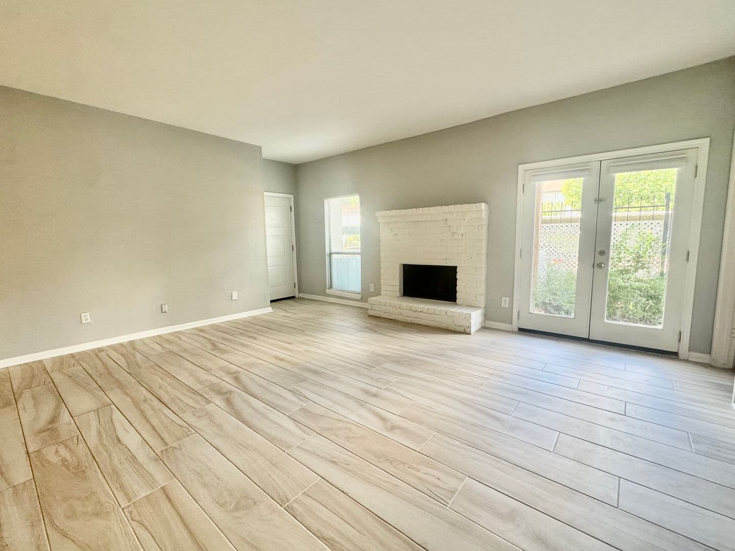 Houston Condo: 2425 Augusta Dr