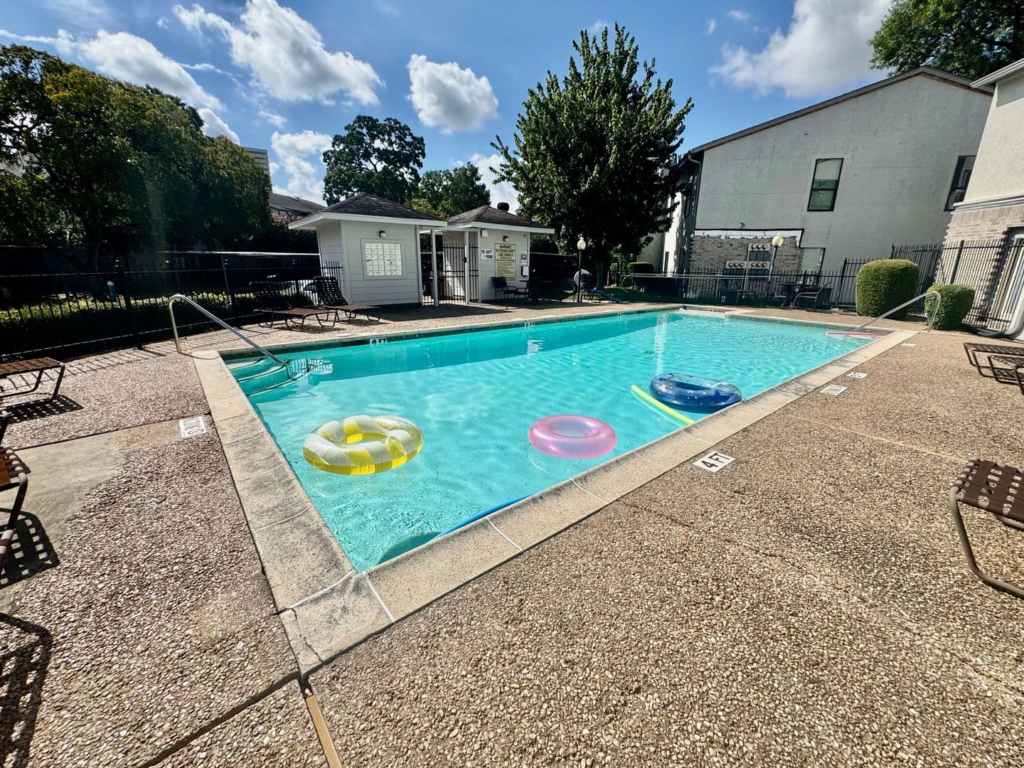 Houston Condo: 2425 Augusta Dr