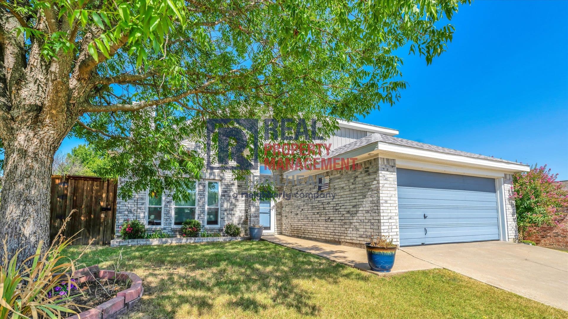 Fort Worth House: 732 Burlington Avenue