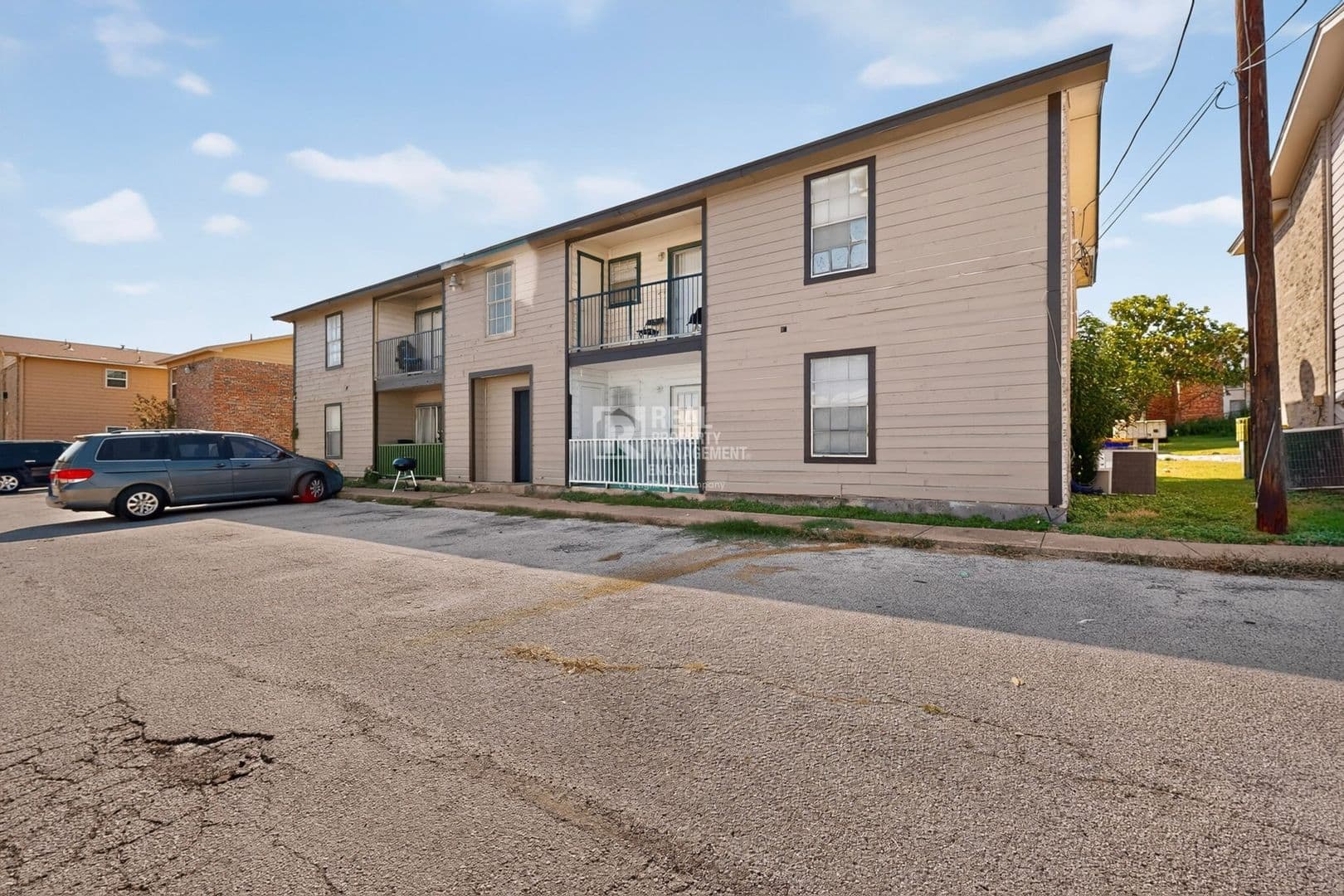 White Settlement Apartment: 8024 Cambridge Circle