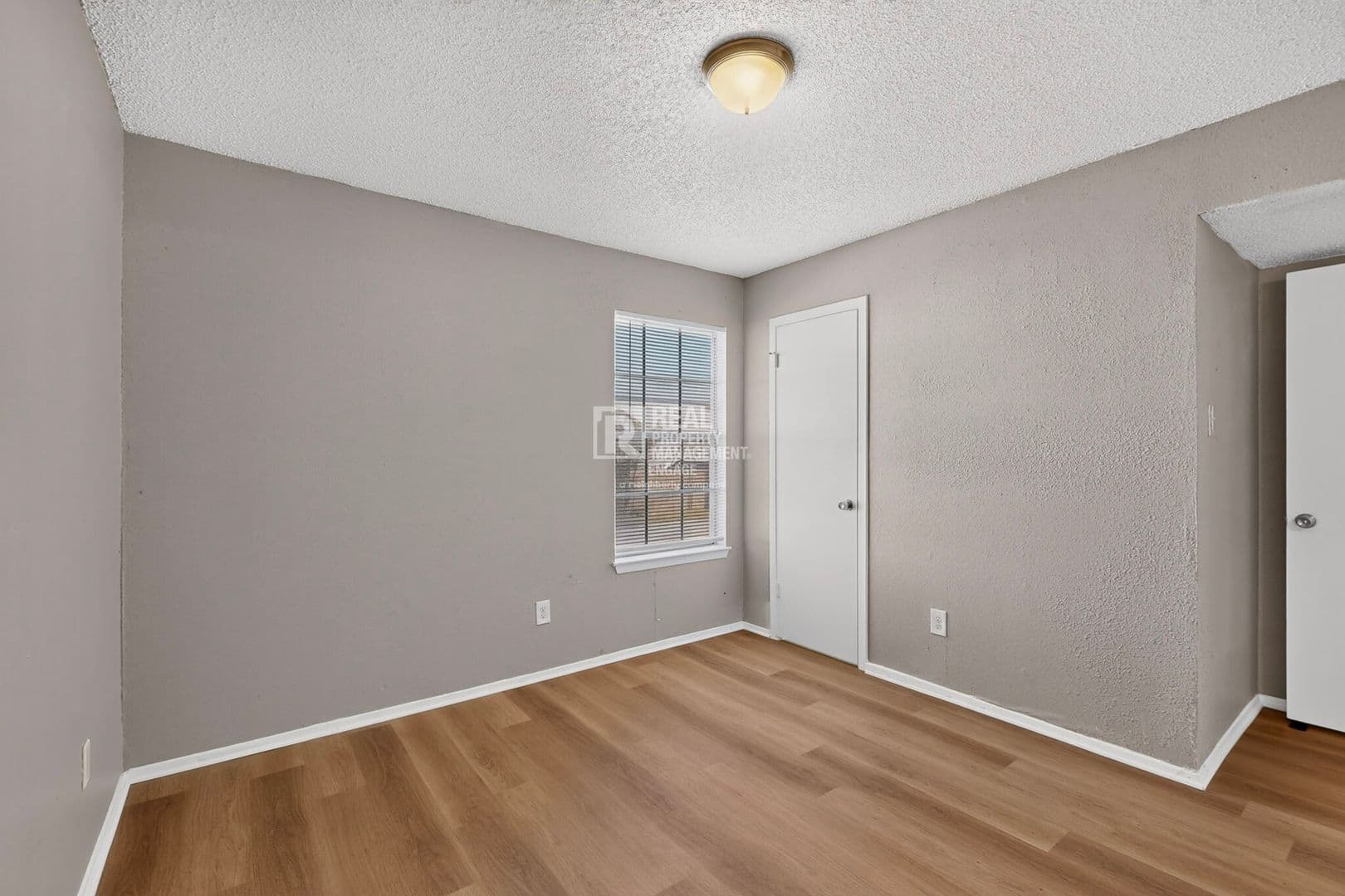 White Settlement Apartment: 8024 Cambridge Circle