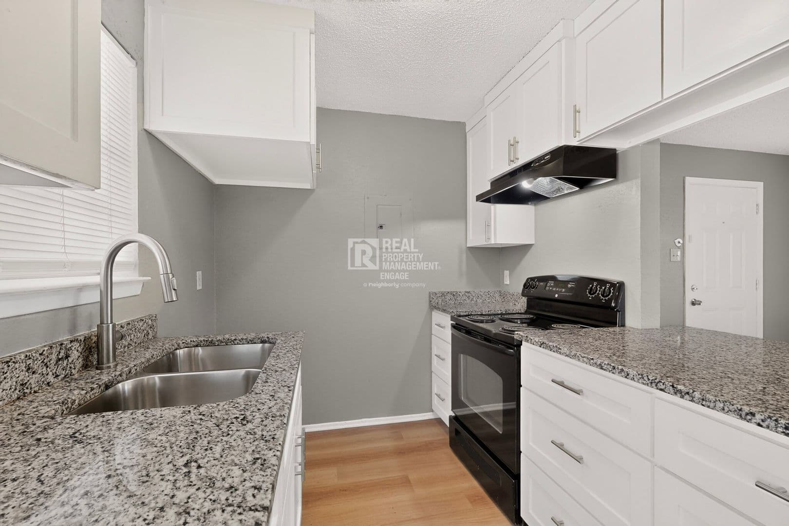 White Settlement Apartment: 8024 Cambridge Circle