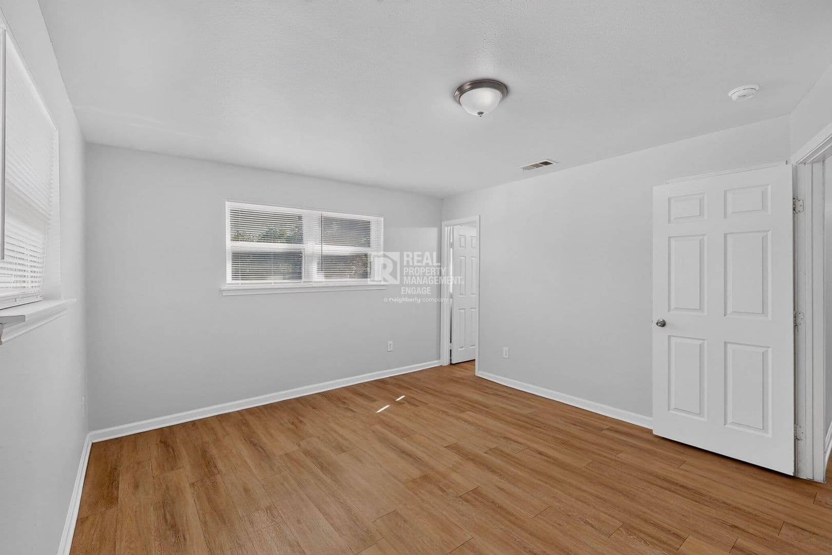 Fort Worth House: 4801 Hollowbrook Rd