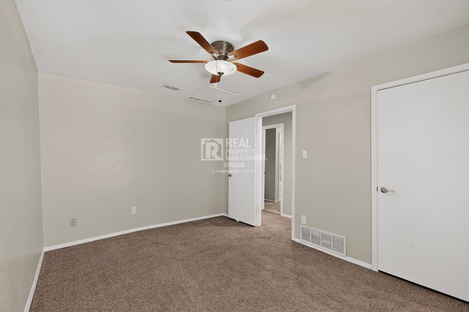 Grapevine Townhome: 1949 Shorewood Drive