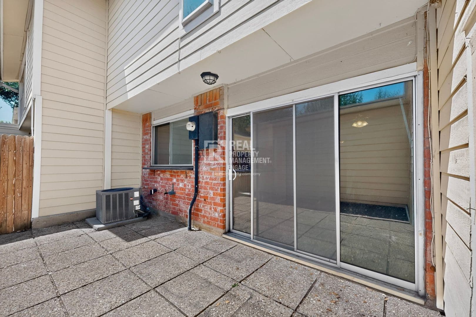 Grapevine Townhome: 1949 Shorewood Drive