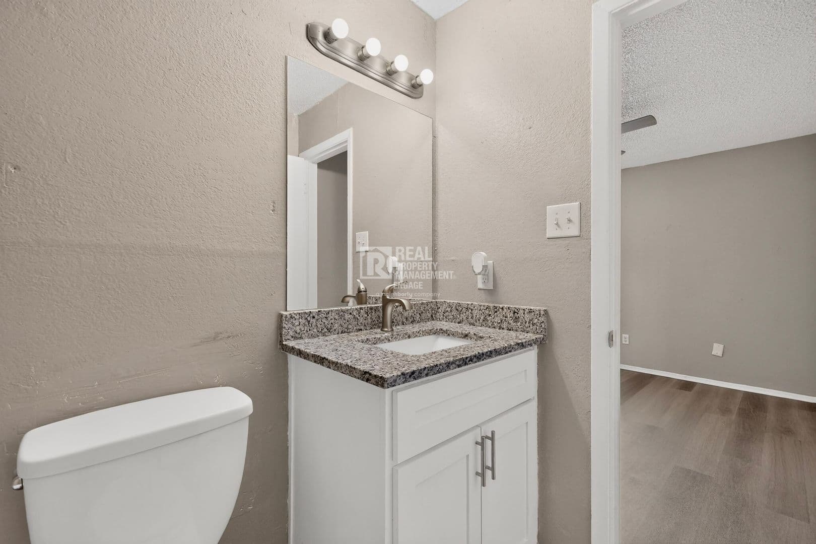 White Settlement Apartment: 8024 Cambridge Circle