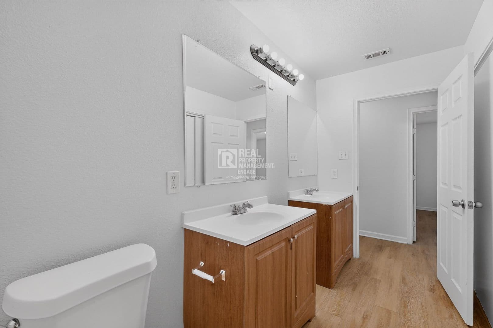 Fort Worth House: 4801 Hollowbrook Rd