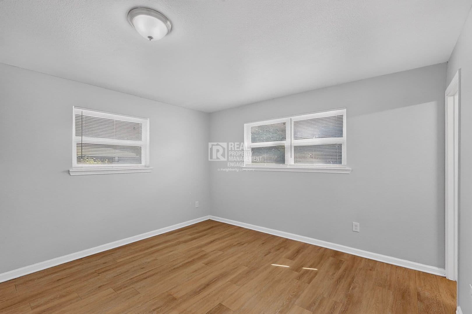 Fort Worth House: 4801 Hollowbrook Rd