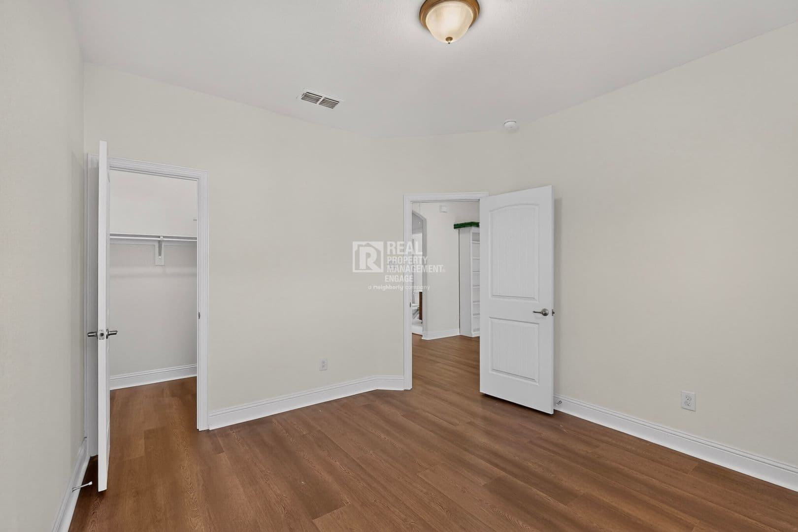 Farmers Branch House: 12779 Friar St