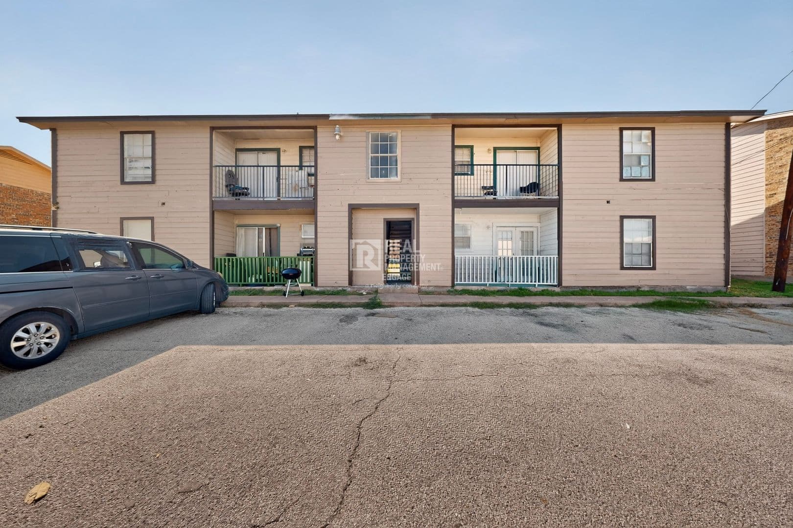 White Settlement Apartment: 8024 Cambridge Circle