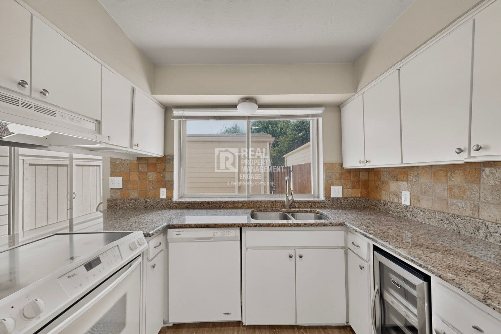Grapevine Townhome: 1949 Shorewood Drive