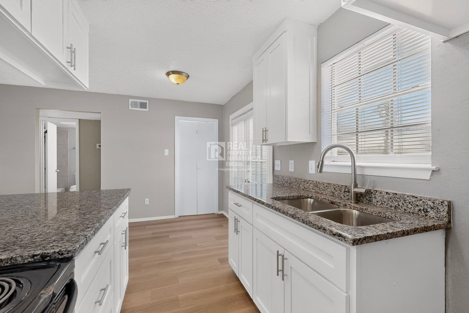 White Settlement Apartment: 8024 Cambridge Circle