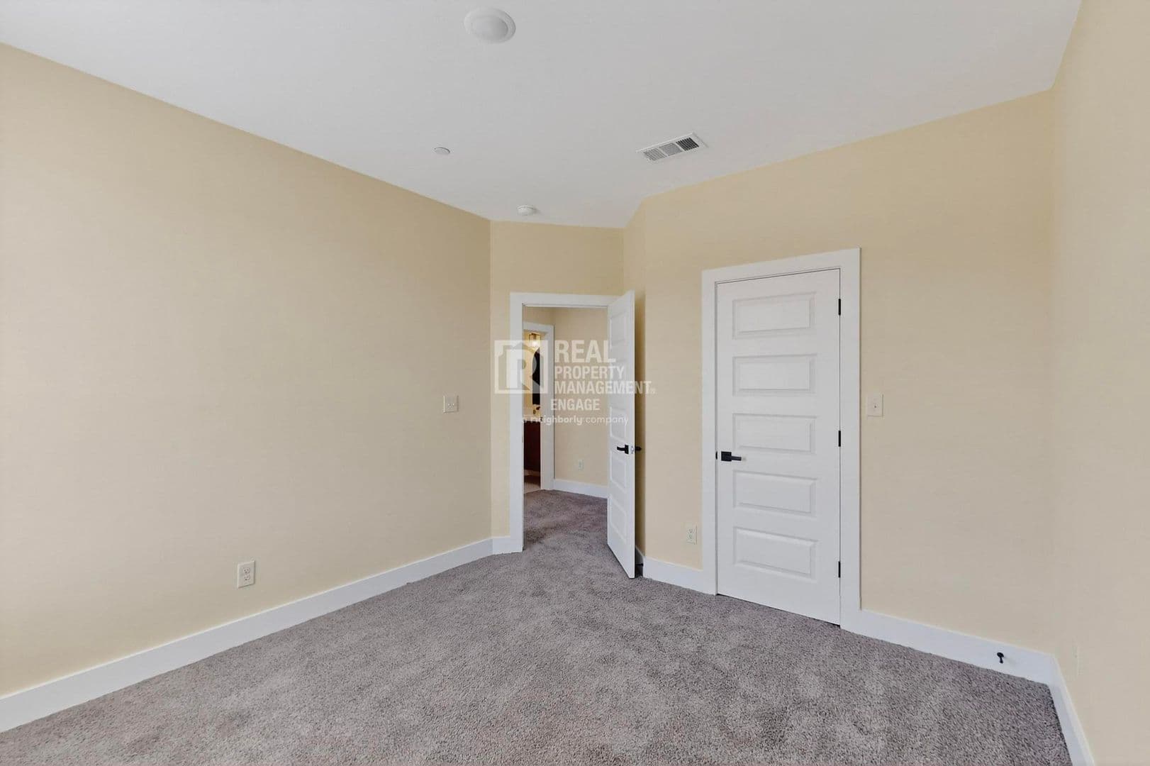 Irving Townhome: 3425 Sanjeev Dr.