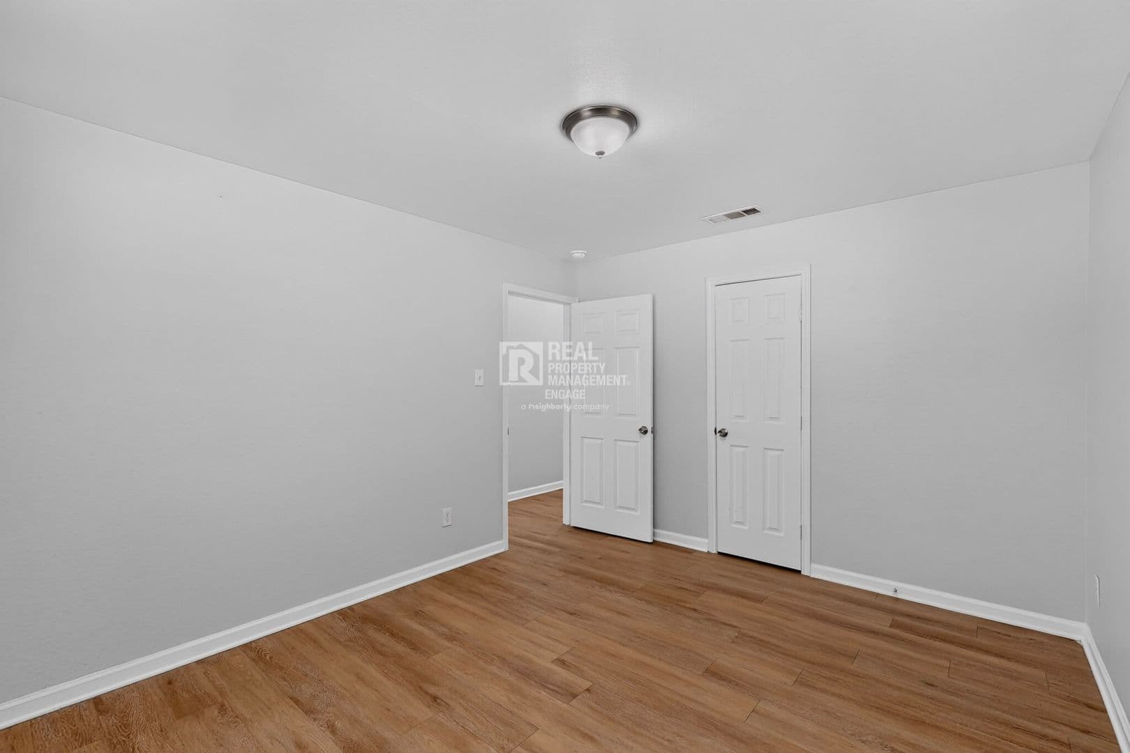 Fort Worth House: 4801 Hollowbrook Rd