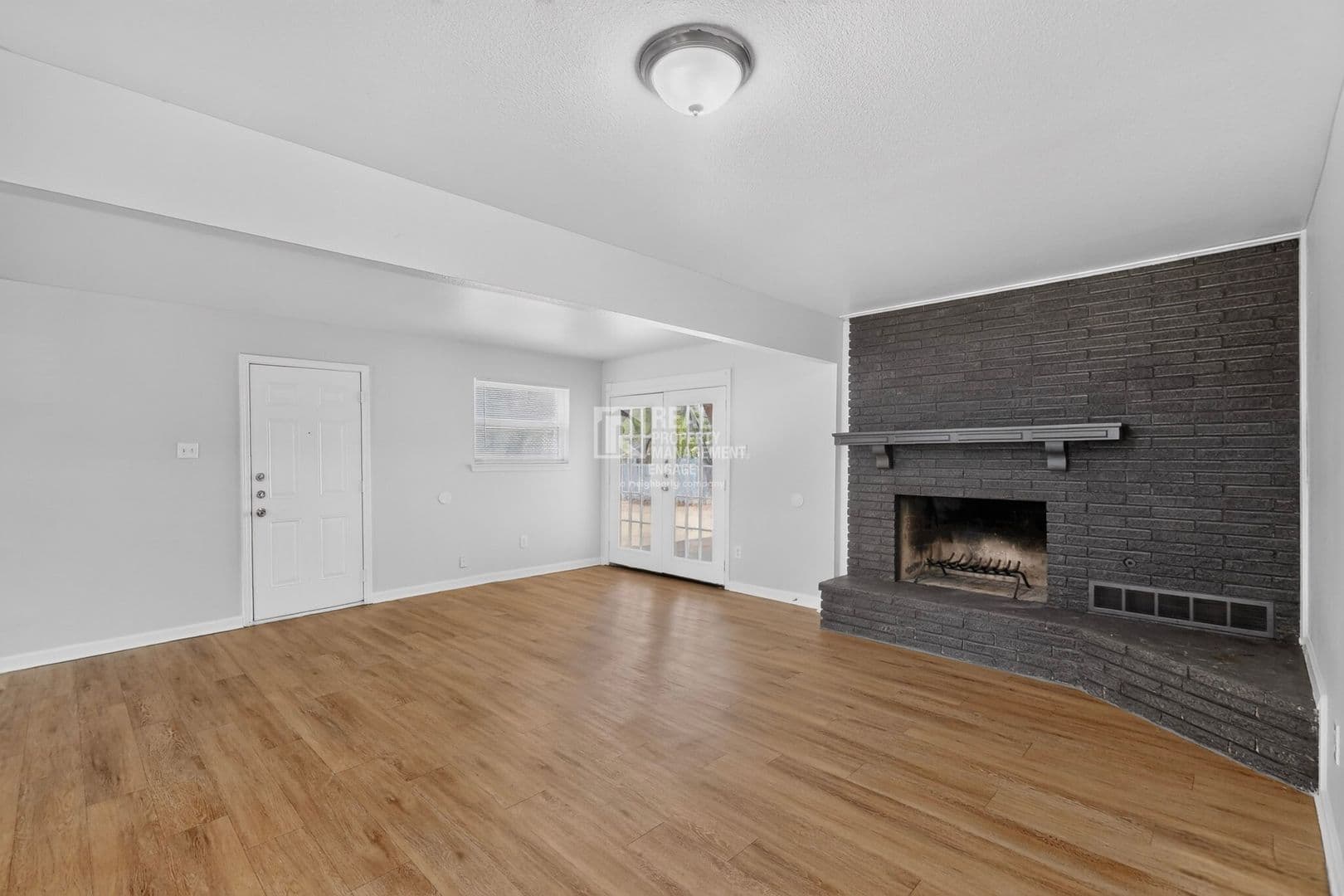 Fort Worth House: 4801 Hollowbrook Rd