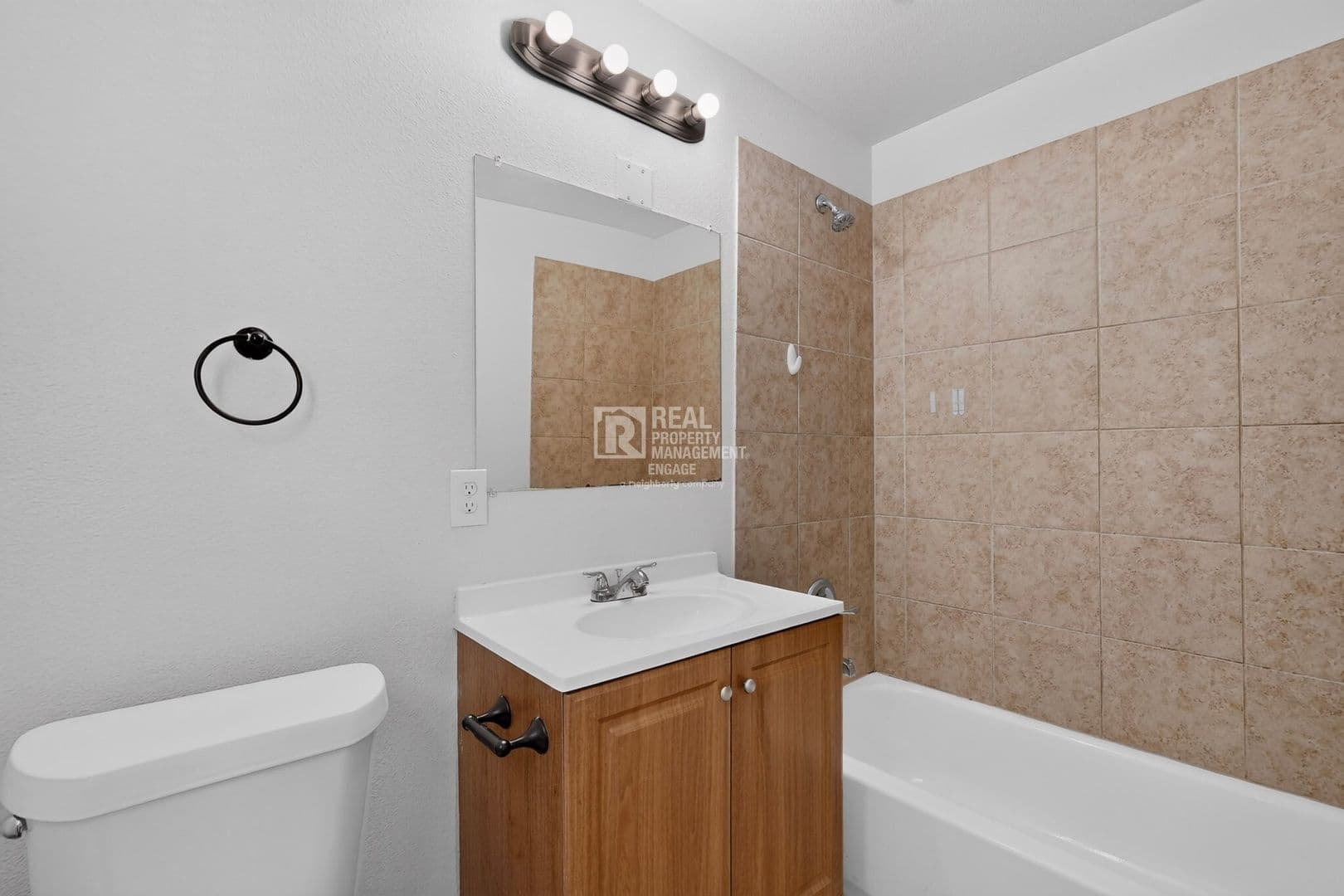 Fort Worth House: 4801 Hollowbrook Rd