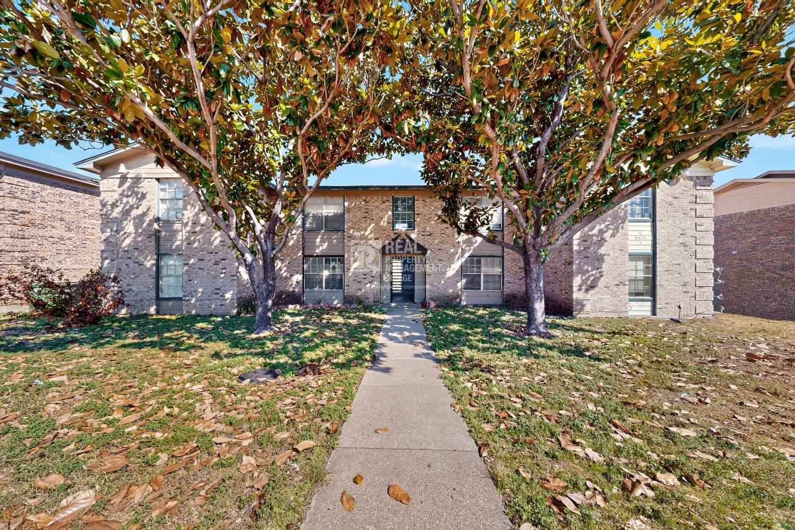 White Settlement Apartment: 8024 Cambridge Circle