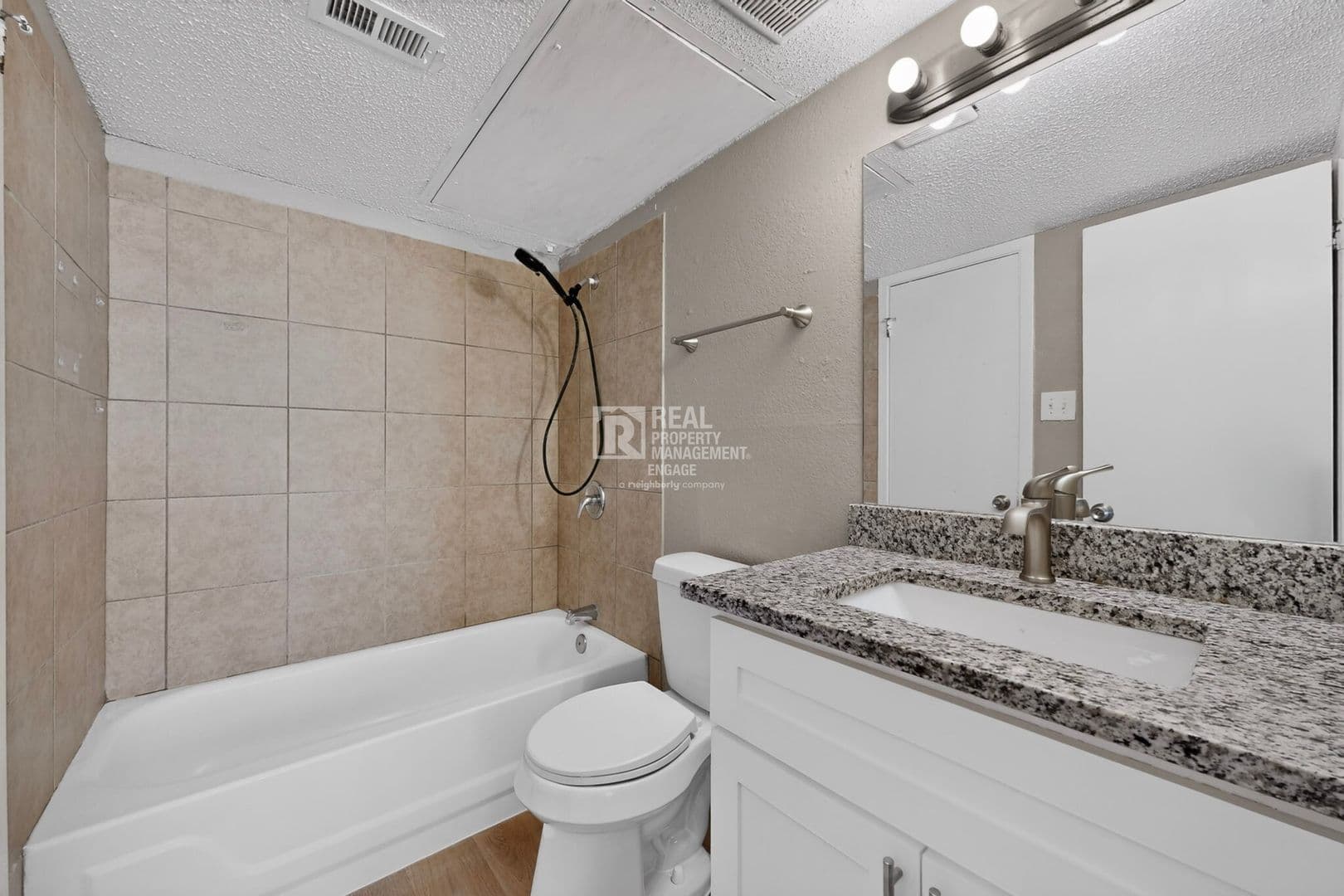White Settlement Apartment: 8024 Cambridge Circle