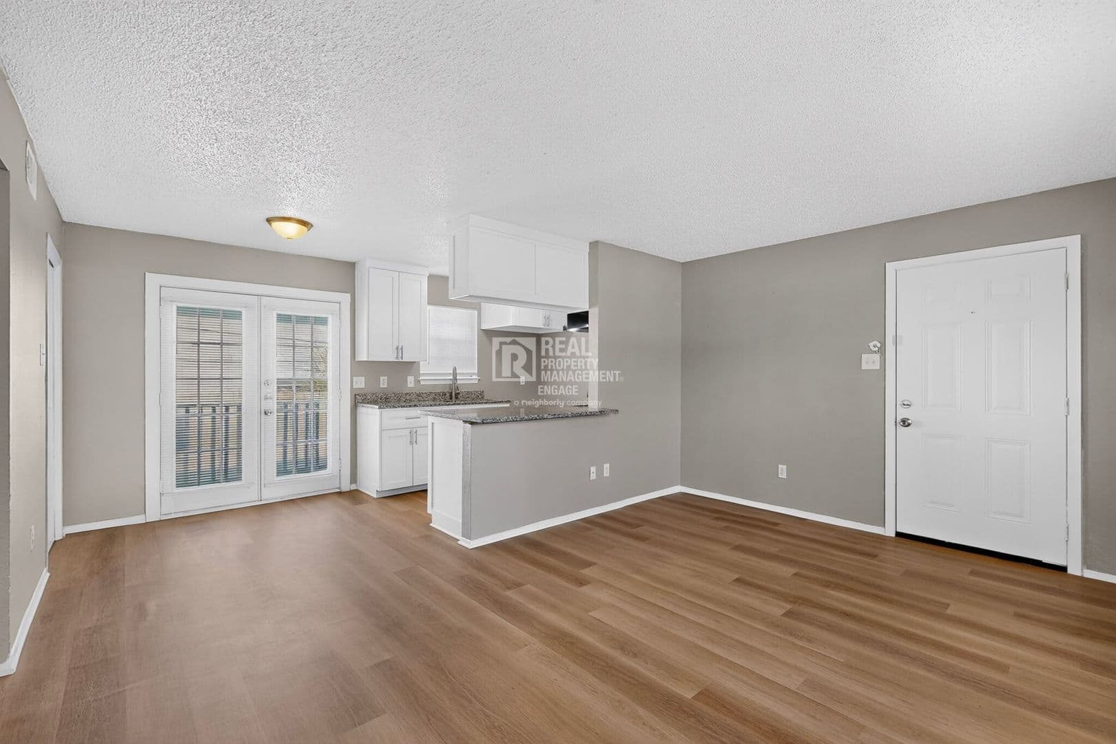 White Settlement Apartment: 8024 Cambridge Circle