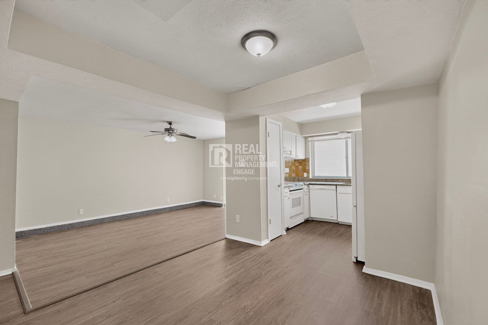 Grapevine Townhome: 1949 Shorewood Drive