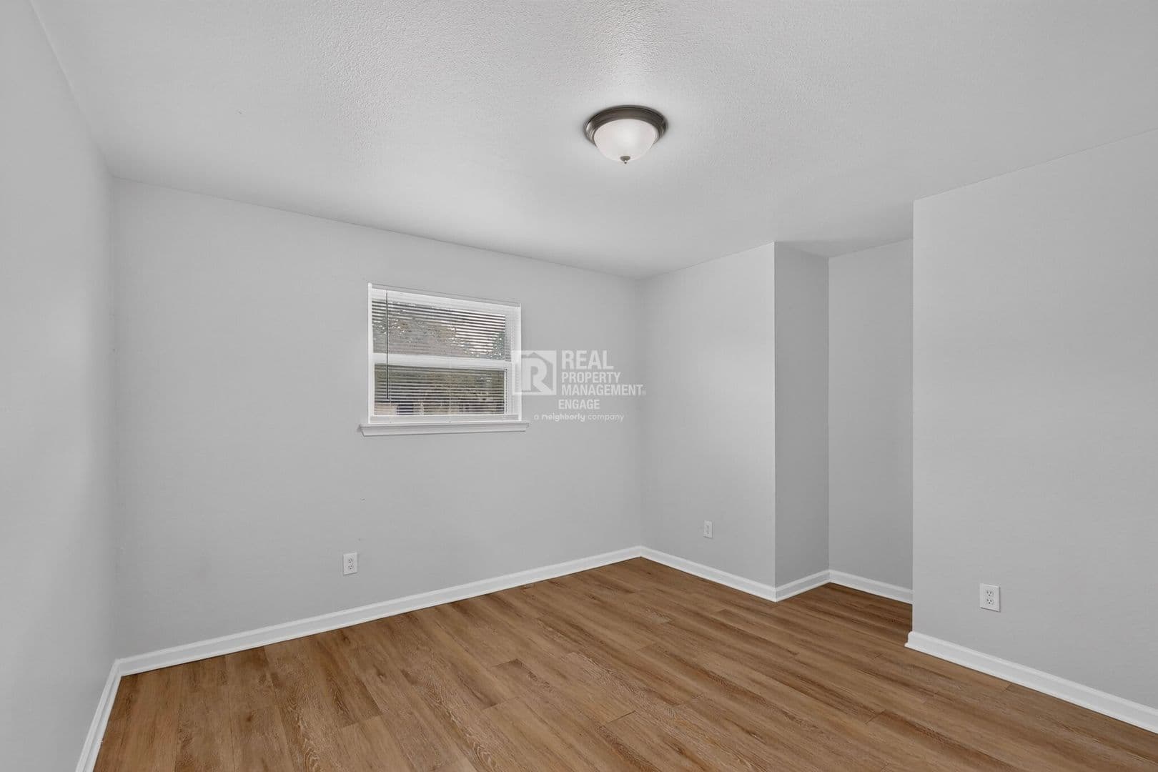 Fort Worth House: 4801 Hollowbrook Rd